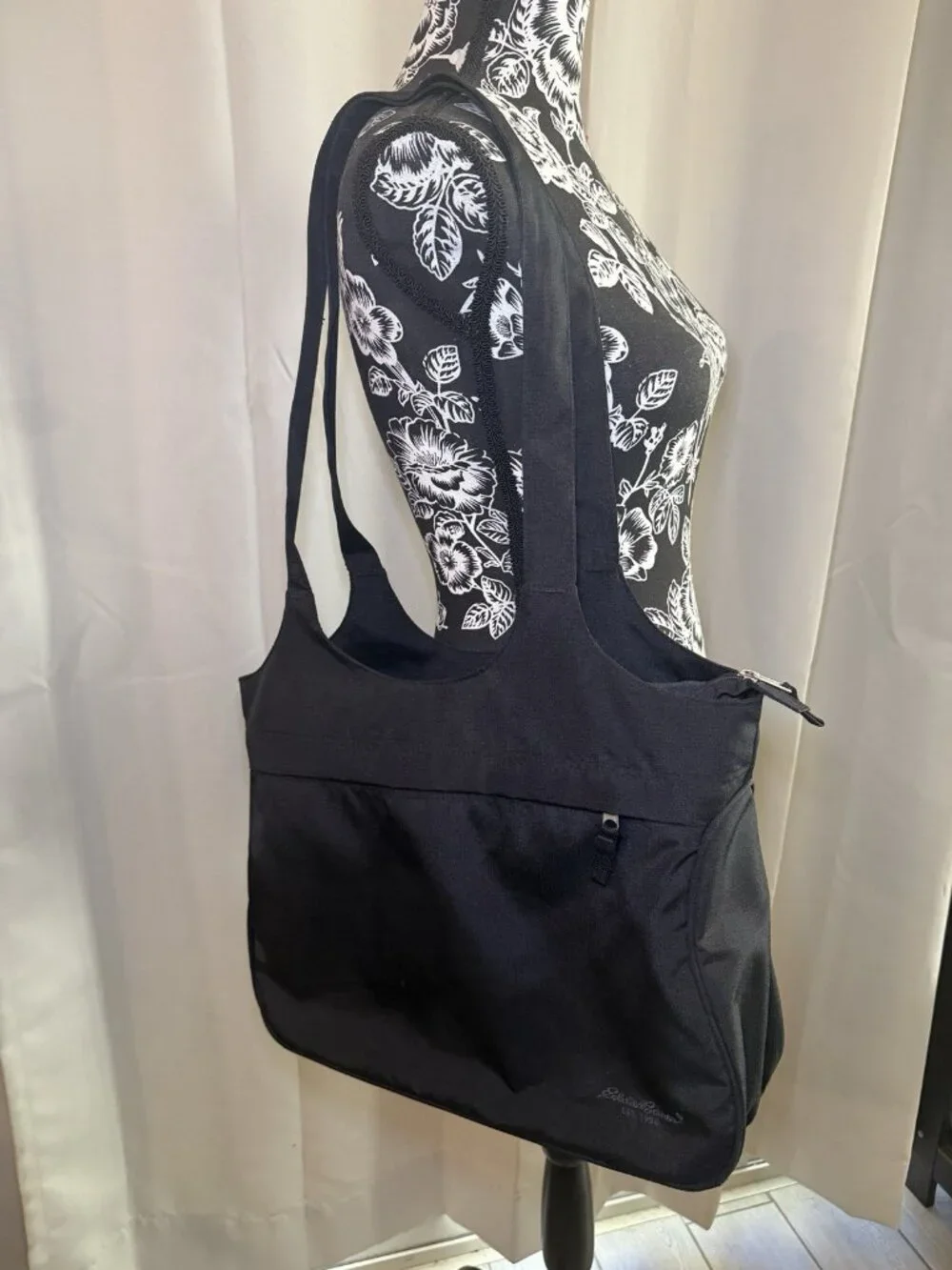 Eddie Bauer Messenger Bag Laptop/ Gig/ Travel Black Canvas Shoulder Straps 15”